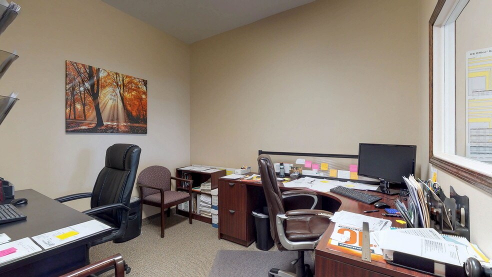 More Photos Of 8390 W Gage Blvd, Kennewick Office For Lease