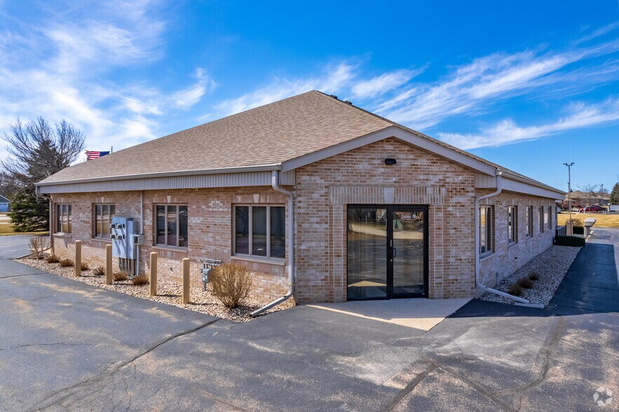 More Photos Of 5583 Waterford Ln, Appleton Office For Lease