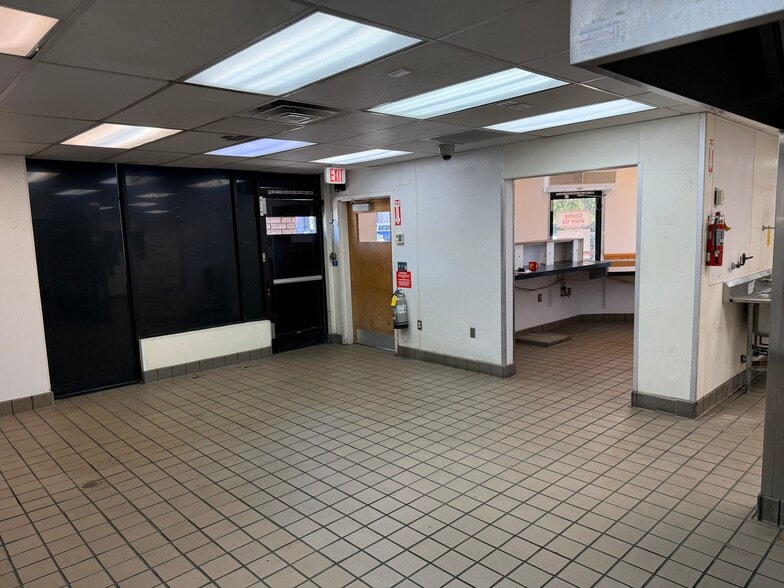 More Photos Of 8325-8349 Foothill Blvd, Sunland Unknown For Lease