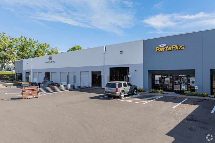 More Photos Of 7500 SW Tech Center Dr, Tigard Warehouse For Lease