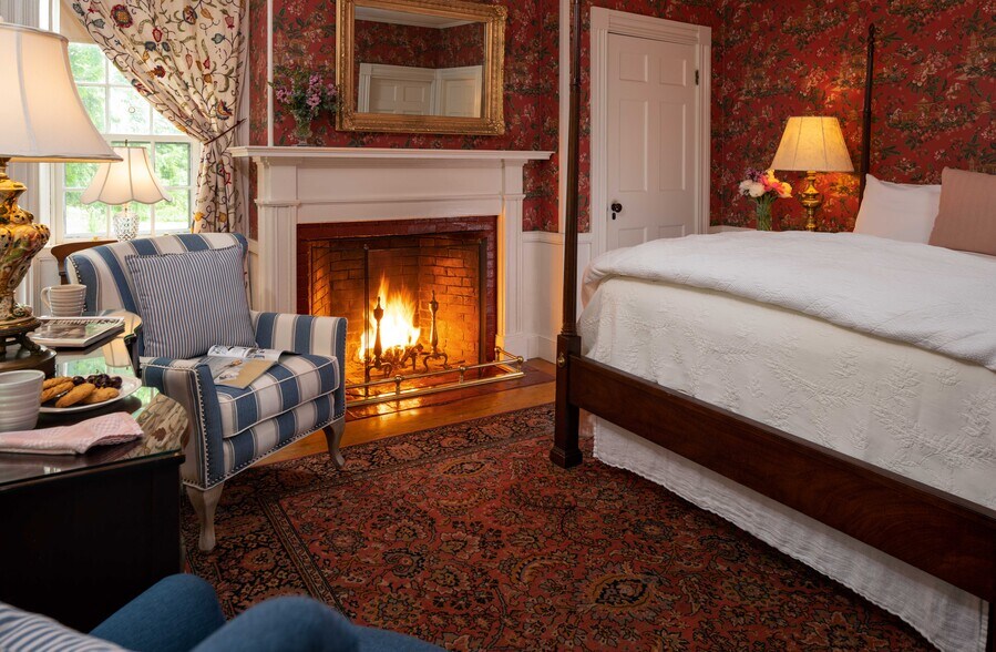 More Photos Of 40 Union St, Blue Hill Hospitality For Sale