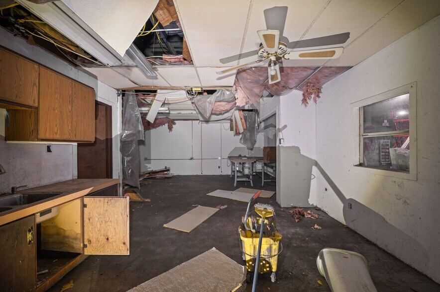 More Photos Of 500 Washington St, Coloma Manufacturing For Lease