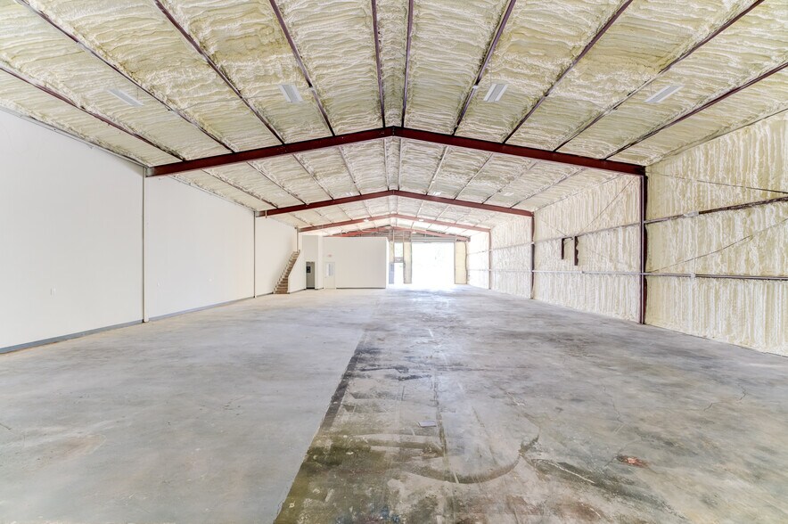 More Photos Of 10215 Papalote St, Houston Showroom For Sale