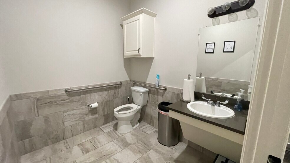 More Photos Of 8668 John Hickman Pky, Frisco Medical For Sale