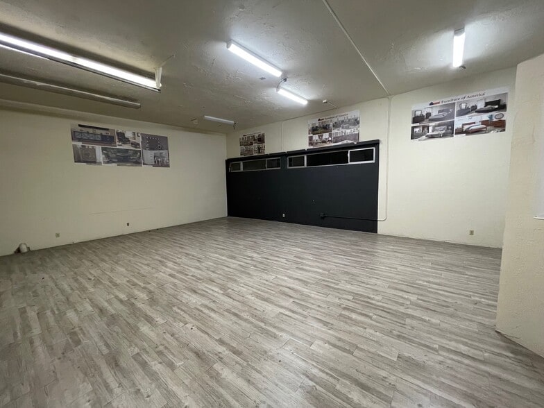 More Photos Of 7643 Foothill Blvd, Tujunga Storefront For Lease