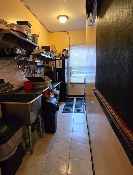 More Photos Of 464 Onderdonk Ave, Flushing Storefront Retail Residential For Lease