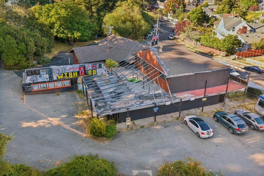 More Photos Of 16-22 Brighton Avenue, Bolinas General Retail For Sale