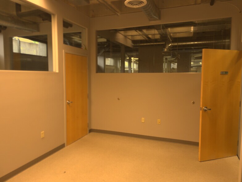 More Photos Of 2811 E Evergreen Blvd, Vancouver Office For Lease