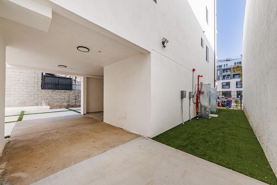 More Photos Of 13461 Beach Ave, Marina Del Rey Multifamily For Sale