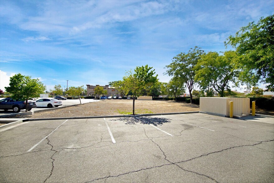More Photos Of Canyon Springs Parkway, Riverside Land For Lease