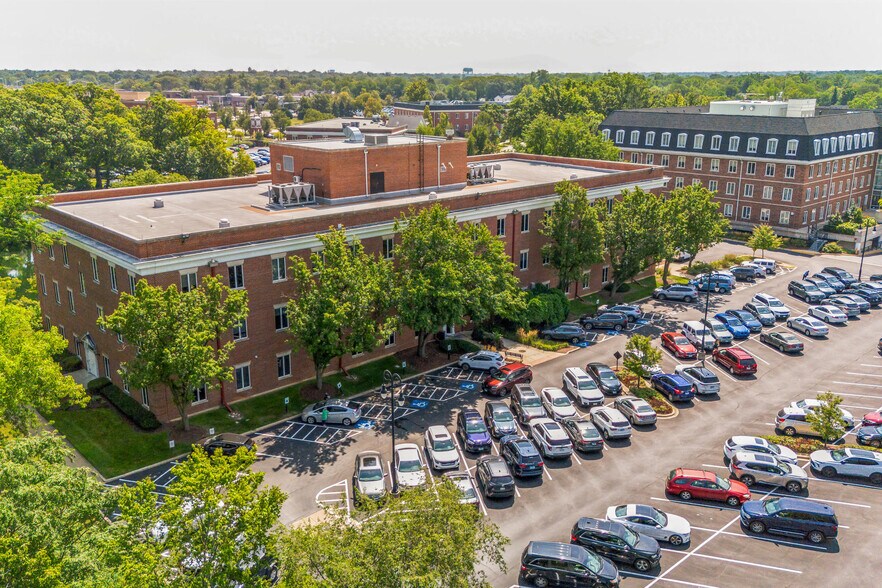 More Photos Of 911 N Elm St, Hinsdale Medical For Lease