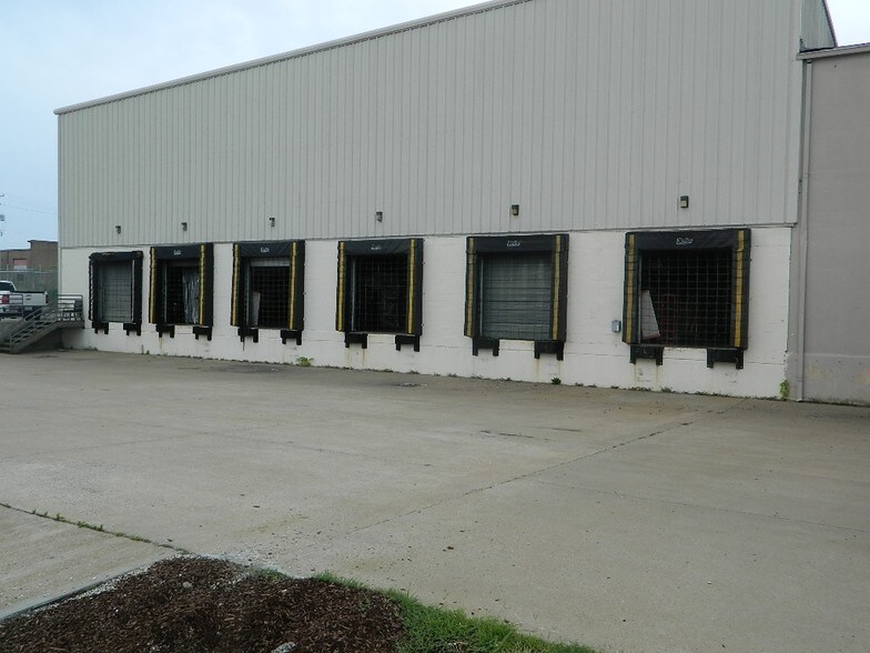 More Photos Of 3777 Winchester Rd, Memphis Showroom For Lease