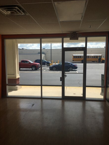 More Photos Of 66-86 E Glenwood Ave, Smyrna General Retail For Lease