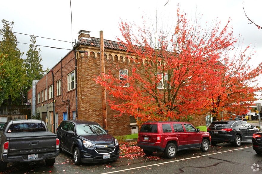 More Photos Of 250 NE 45th St, Seattle Storefront Retail Residential For Lease
