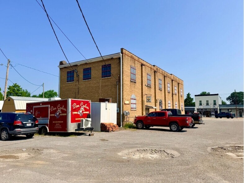 More Photos Of 150 W Yoakum Ave, Chaffee Storefront For Sale