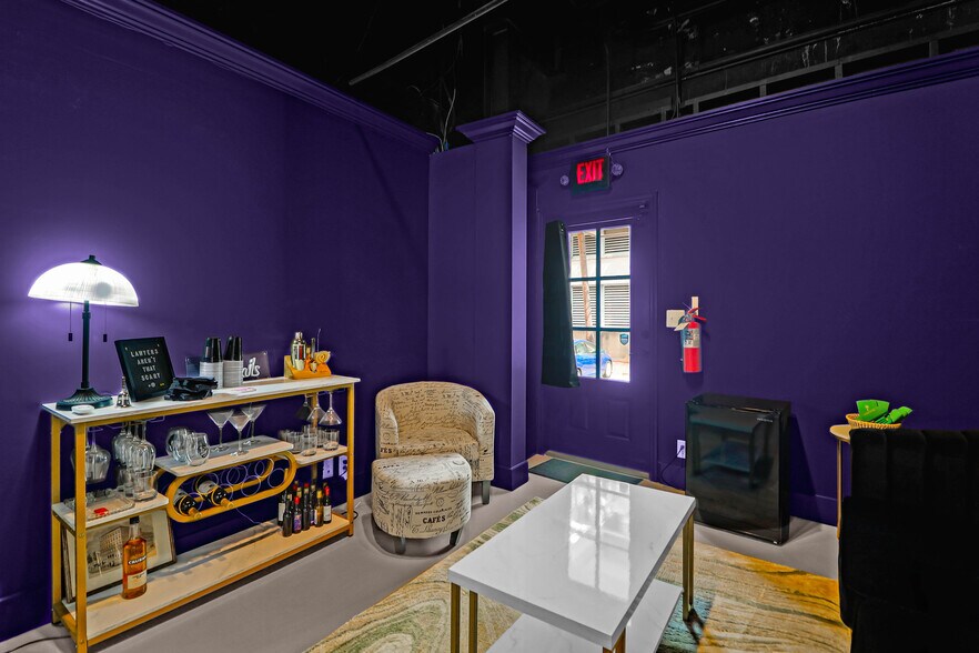 More Photos Of 182-184 E Bay St, Charleston Storefront Retail Office For Sale