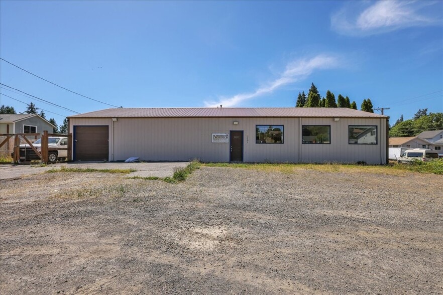More Photos Of 3701 W G St, Bremerton Service For Sale