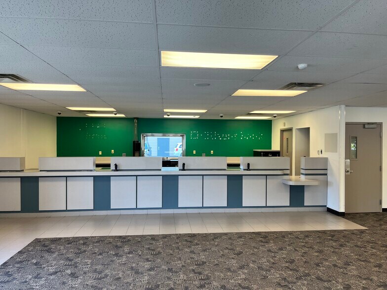 More Photos Of 69055 N Main St, Richmond Bank For Lease