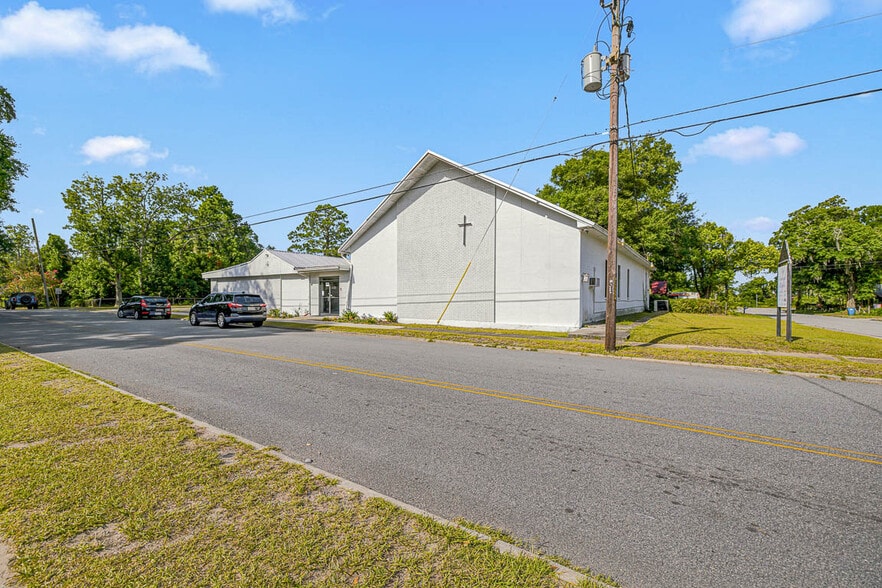 More Photos Of 2625 Reynolds St, Brunswick Flex For Sale
