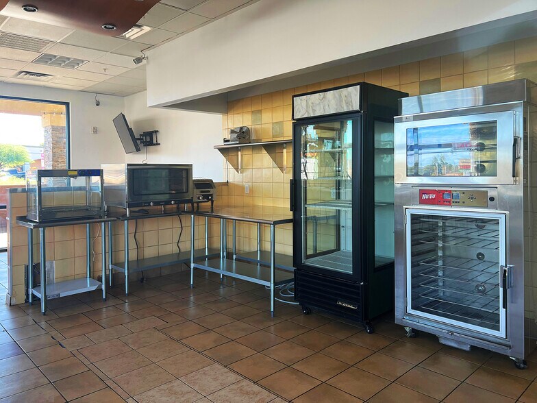 More Photos Of E Windmill Ln, Las Vegas Unknown For Lease