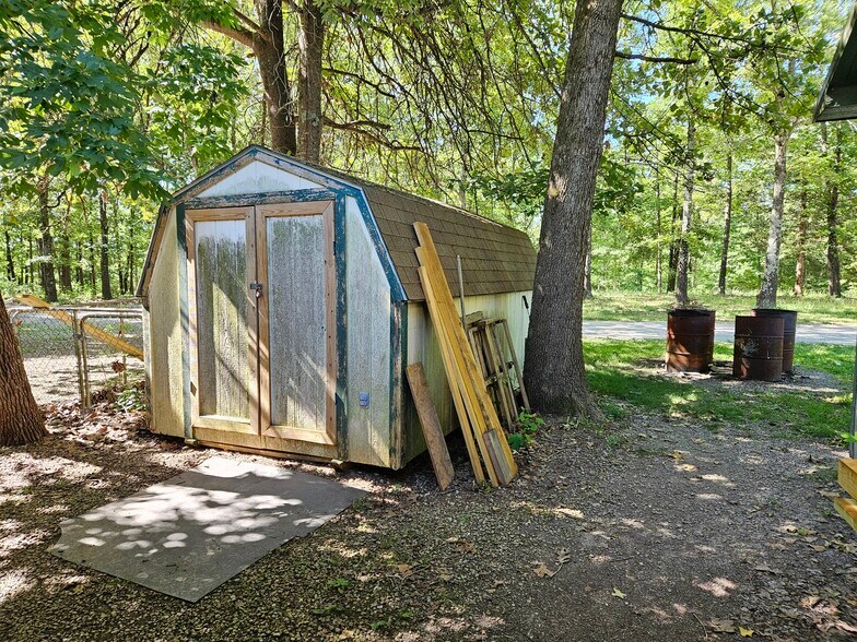 More Photos Of 244 County Road 555B, Tecumseh Manufacturing For Sale