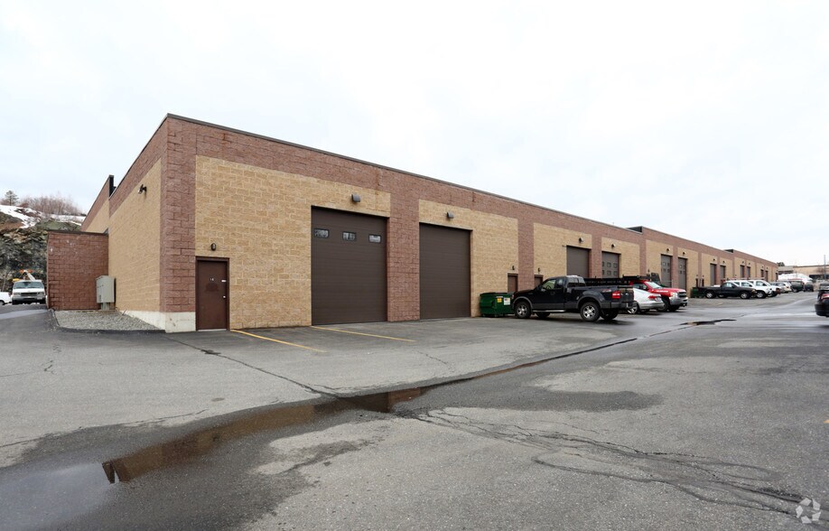 More Photos Of 10 Draper St, Woburn Warehouse For Lease
