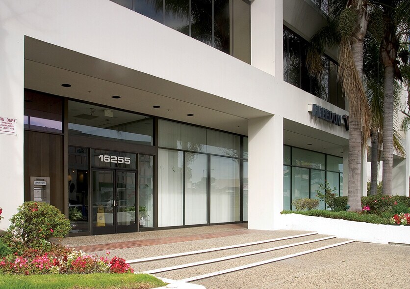 More Photos Of 16255 Ventura Blvd, Encino Office For Lease
