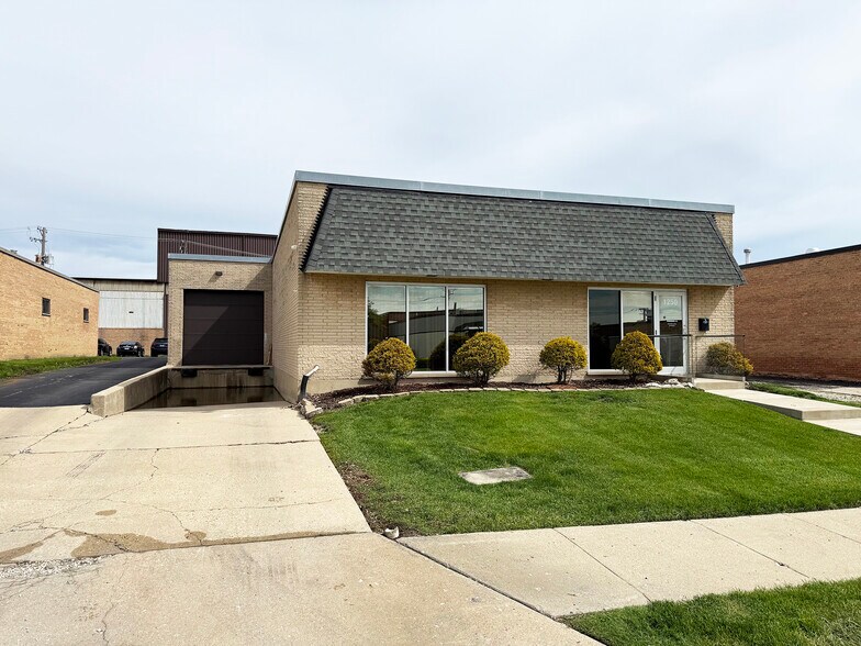 Primary Photo Of 1250 Jarvis Ave, Elk Grove Village Flex For Lease