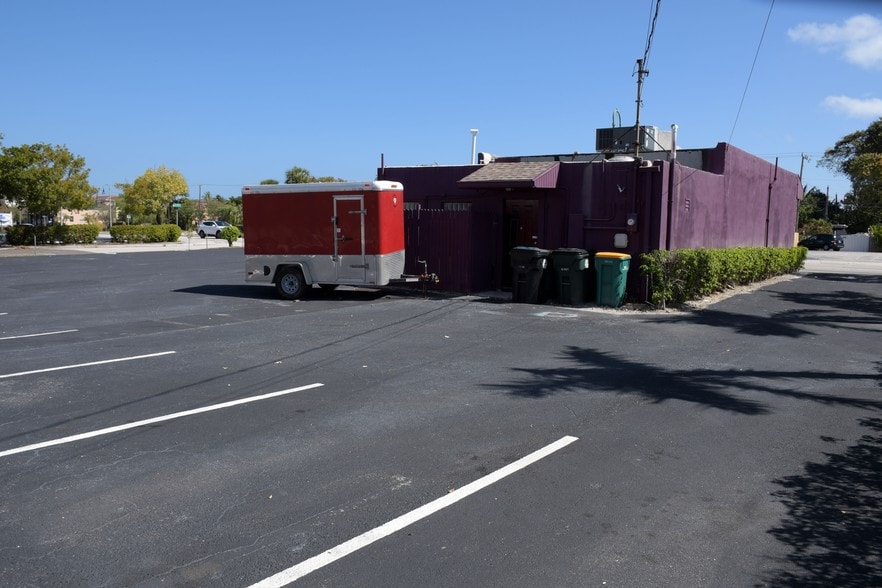 More Photos Of 2211 N Dixie Hwy, Lake Worth Freestanding For Lease