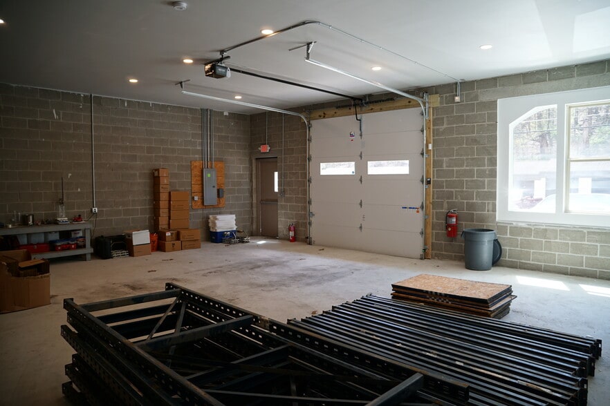 More Photos Of 100 McNeilly Rd, Pittsburgh Light Manufacturing For Sale