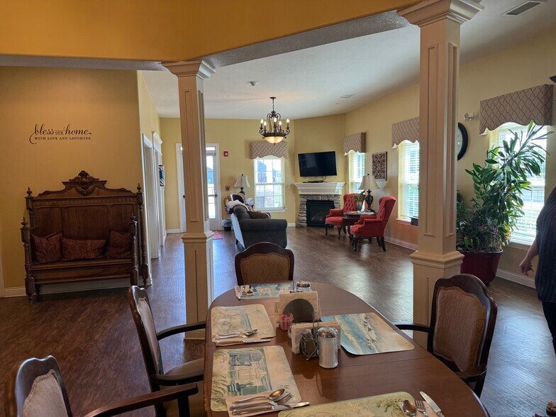 More Photos Of 15+/- Bed Memory Care Illinois Near Peoria, Elmwood Assisted Living For Sale