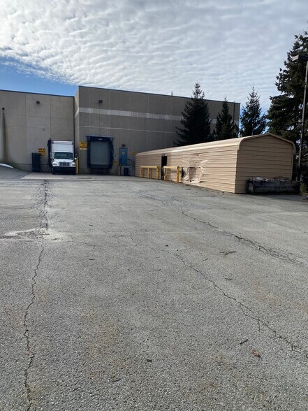 More Photos Of 45 Commerce Dr, Waverly Distribution For Sale