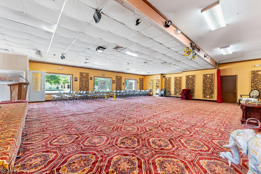 More Photos Of 605 Silver St, Agawam Storefront Retail Office For Sale