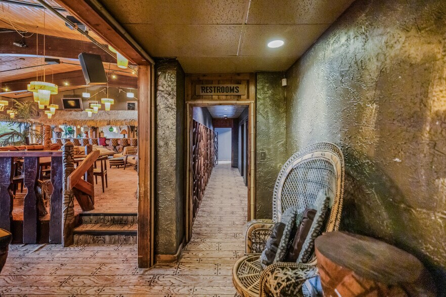 More Photos Of 1900 & 1924 Marshall St NE, Minneapolis Restaurant For Sale