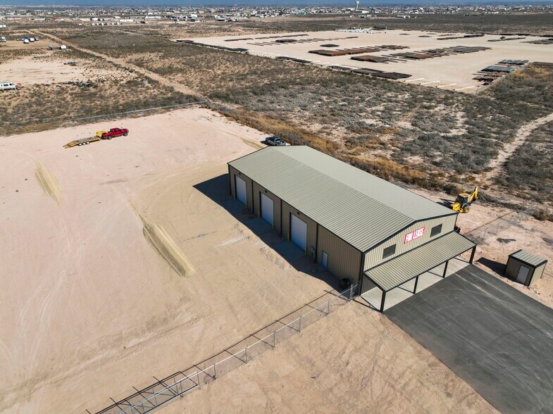 More Photos Of 14010 W Silver Fox Trl, Odessa Warehouse For Lease