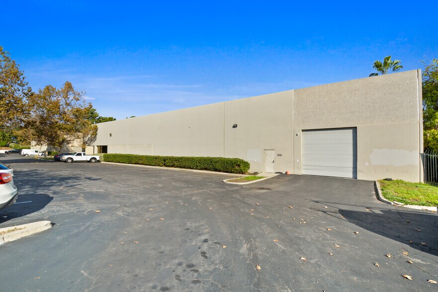 More Photos Of 350 E Crowther Ave, Placentia Warehouse For Lease