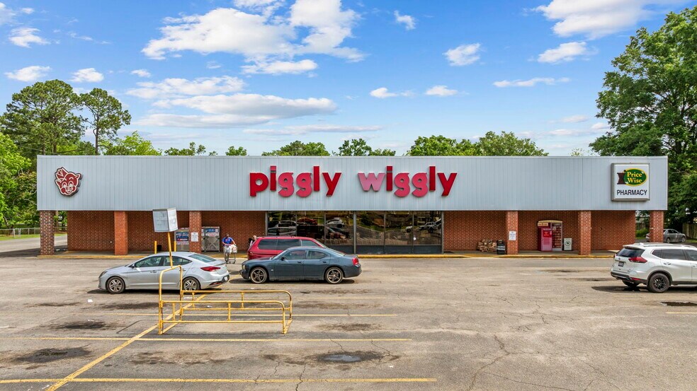 More Photos Of 15 W Ashland St, Andrews Supermarket For Sale