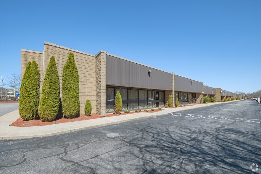 More Photos Of 40-68 Amaral St, Riverside Medical For Lease