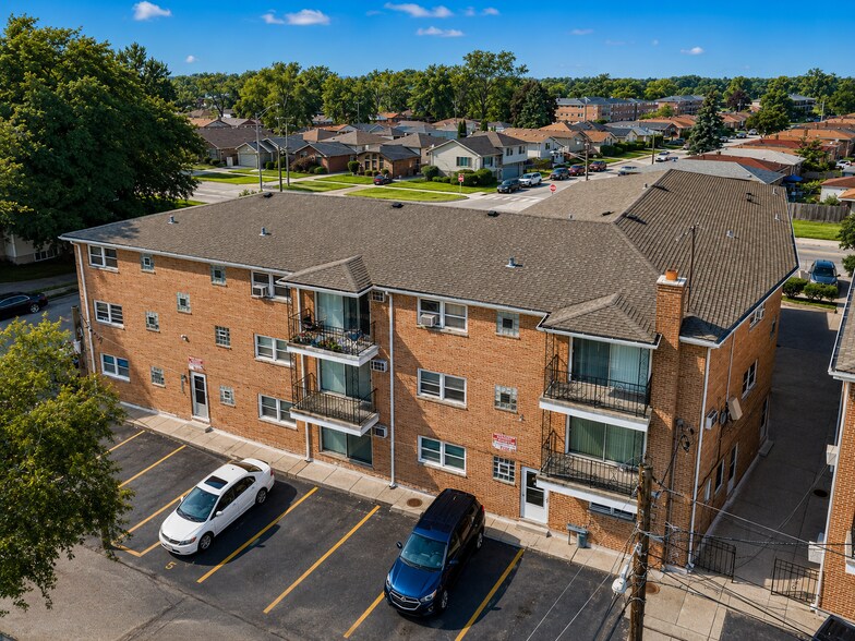 More Photos Of 1025-1049 W Vermont St, Calumet Park Apartments For Sale