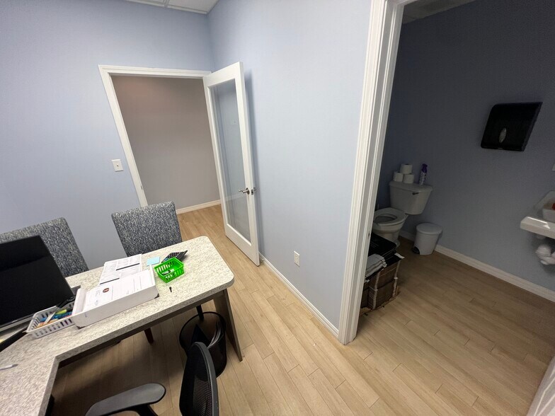 More Photos Of 13135 Kings Lake Dr, Gibsonton Medical For Lease