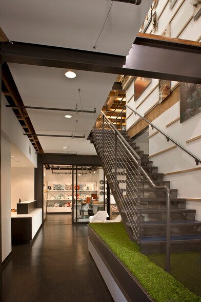More Photos Of 639-641 N Larchmont Blvd, Los Angeles Loft Creative Space For Lease