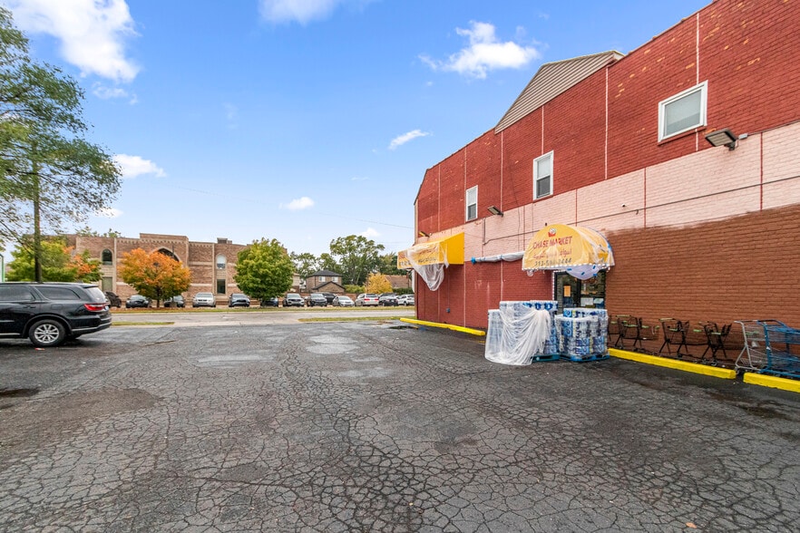 More Photos Of 5920 Chase Rd, Dearborn General Retail For Lease