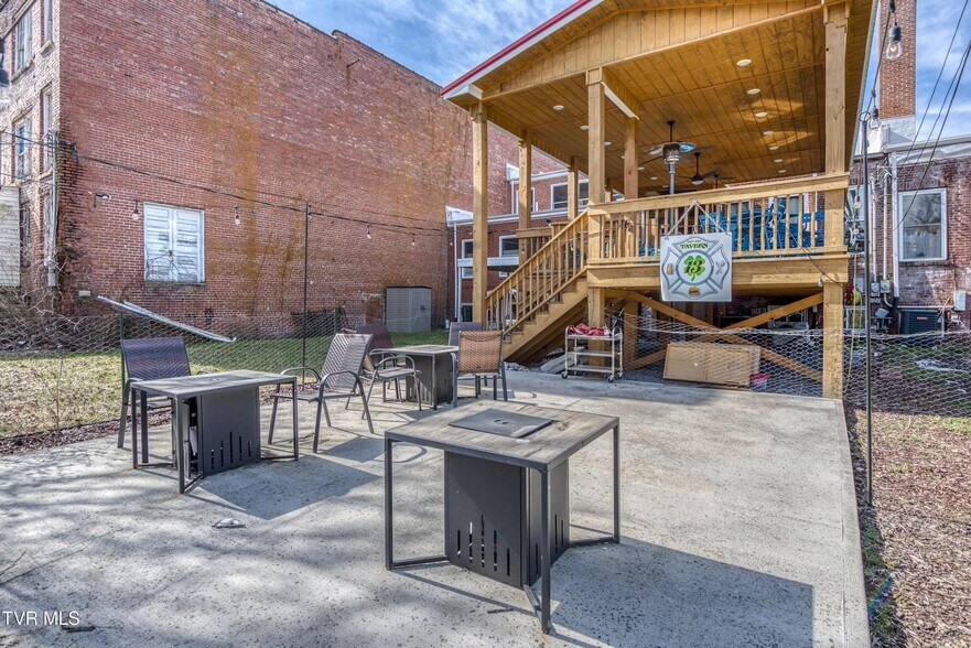 More Photos Of 139 Town Square St, Glade Spring Restaurant For Sale