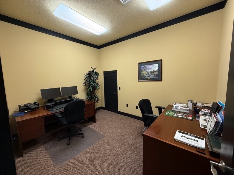 More Photos Of 5115 S Lakeland Dr, Lakeland Office For Sale