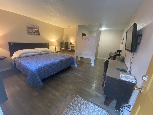 More Photos Of 126 Spruce St E, Ilwaco Hospitality For Sale