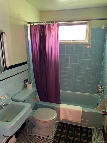 More Photos Of 1630 Southwestern blvd, West Seneca Hotel For Sale