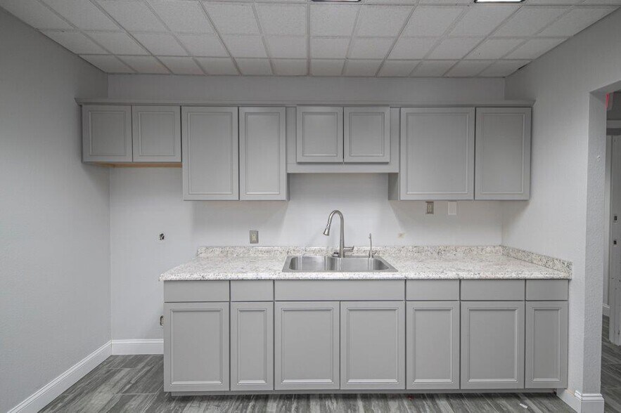 More Photos Of 125 W Missouri Ave, Midland Office For Lease