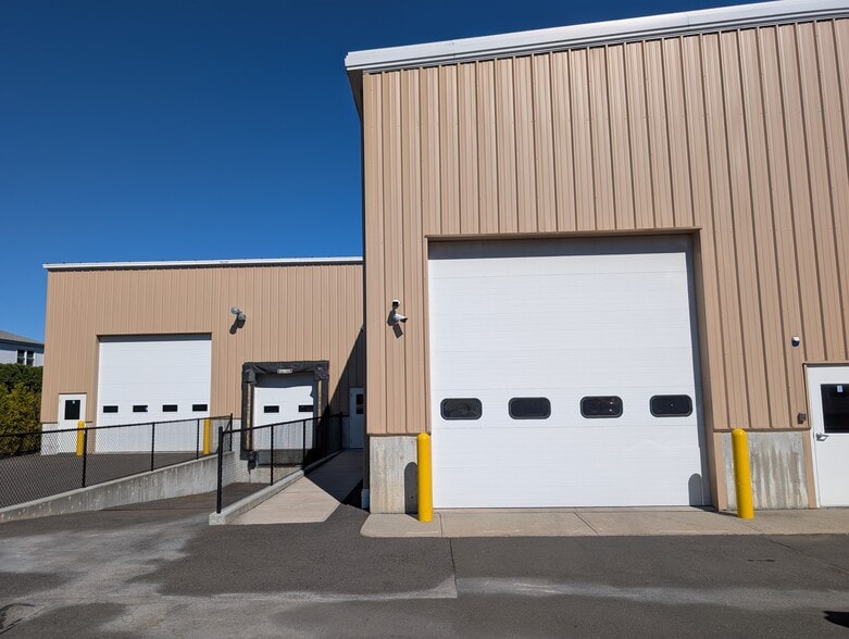 More Photos Of 155 New Haven Ave, Derby Showroom For Lease