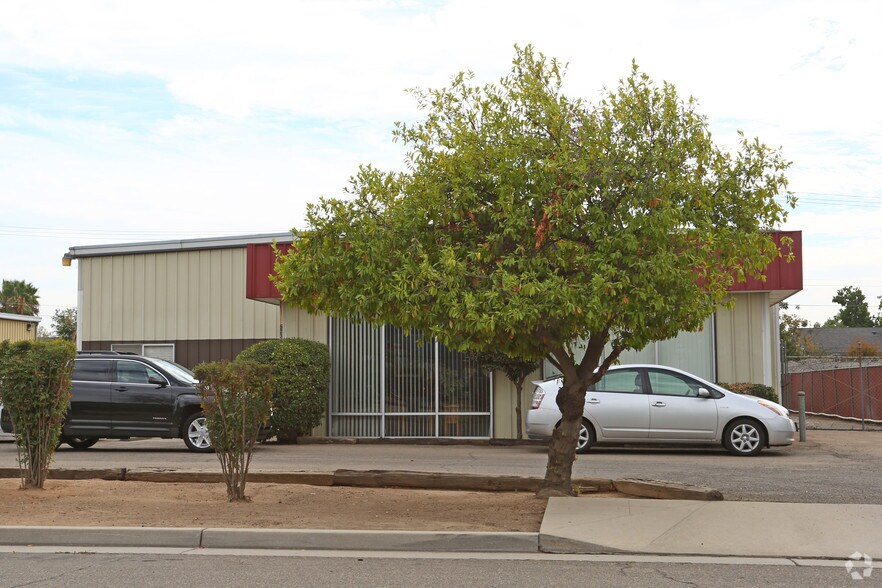 More Photos Of 5234 E Pine Ave, Fresno Warehouse For Lease