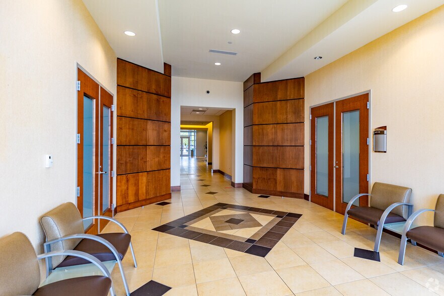 More Photos Of 6919 N Dale Mabry Hwy, Tampa Medical For Lease